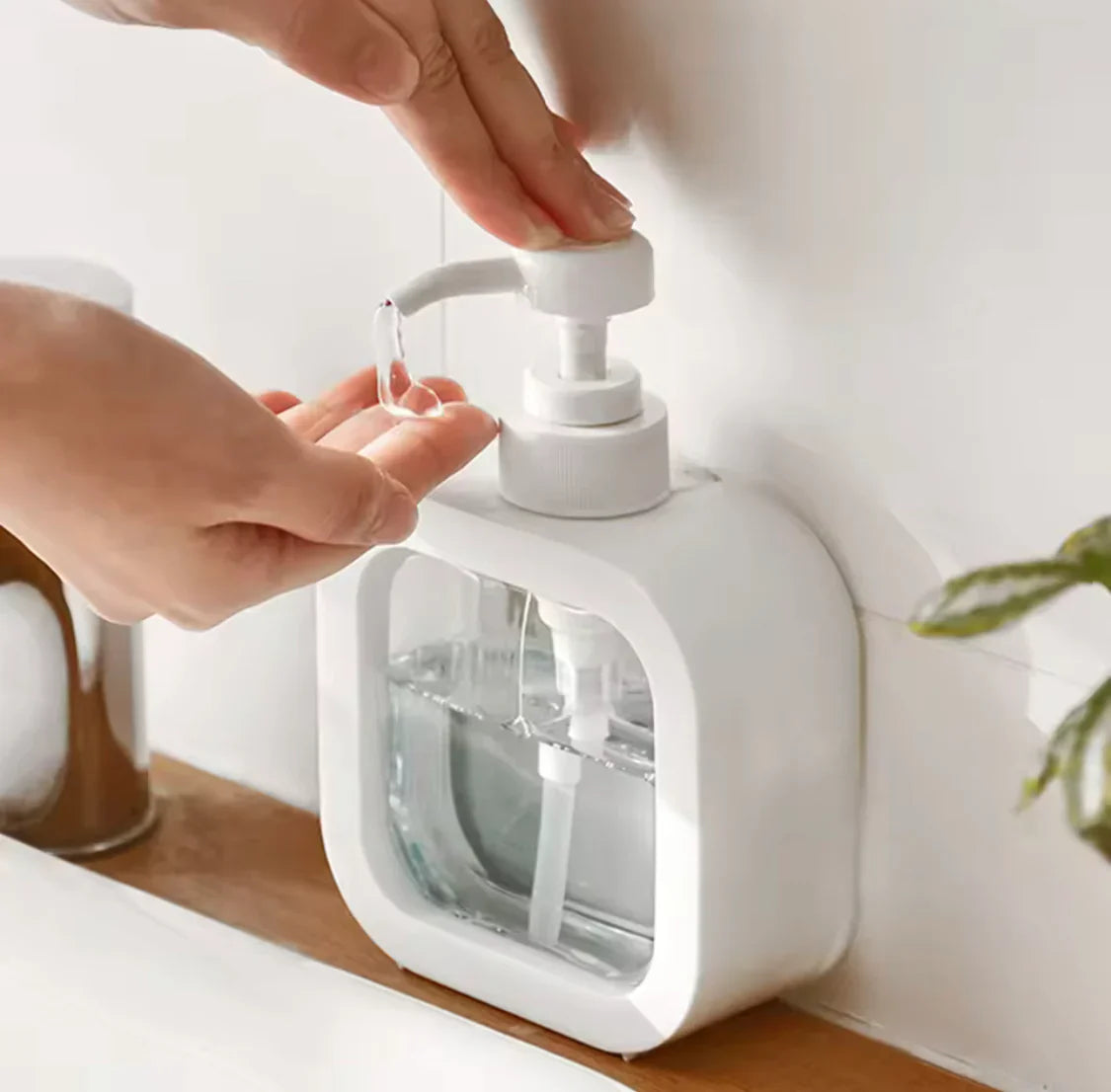 Large Capacity Press Clear Liquid Soap Dispenser Bottle – Refillable & Leak-Proof