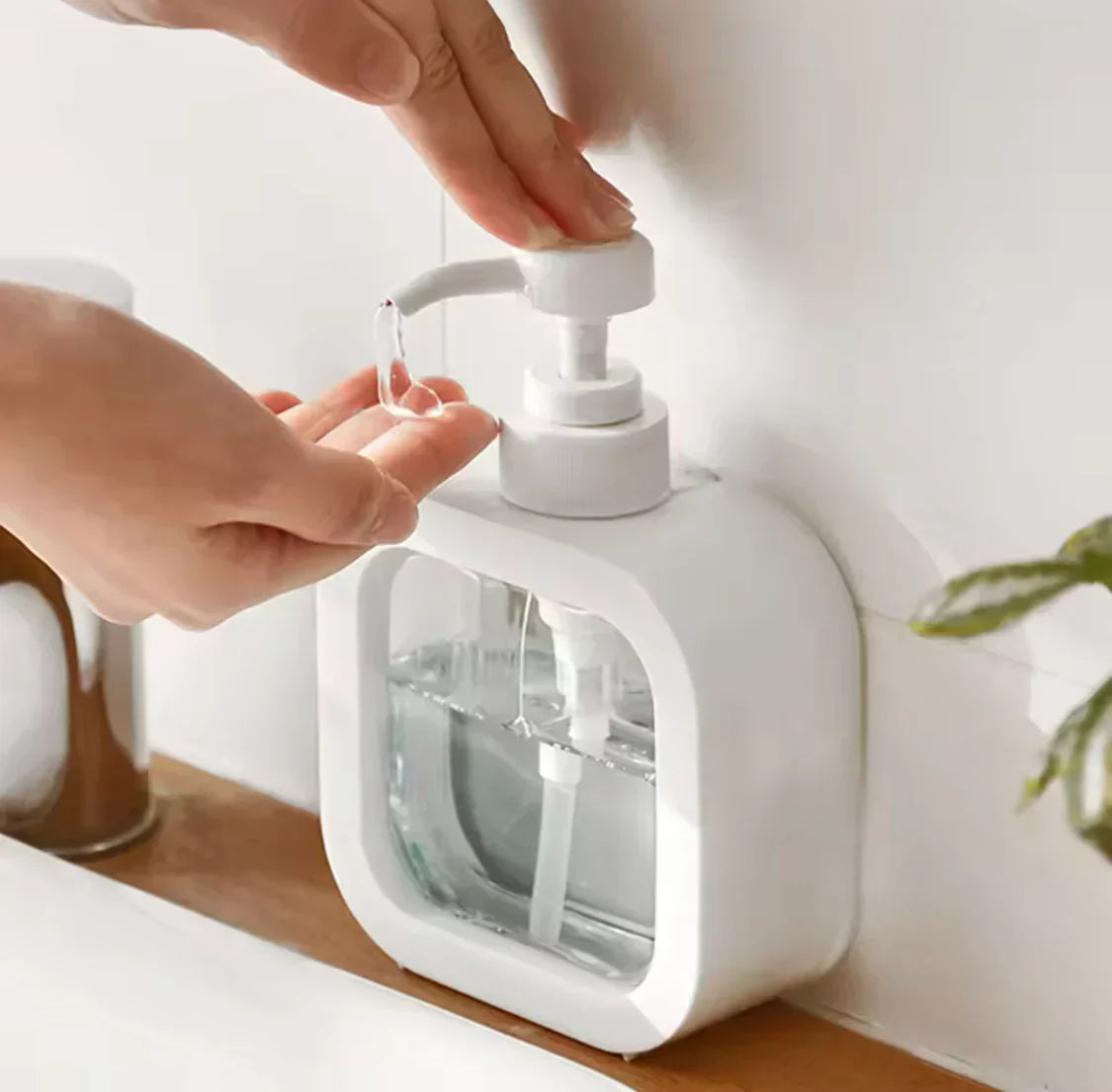 Large Capacity Press Clear Liquid Soap Dispenser Bottle – Refillable & Leak-Proof