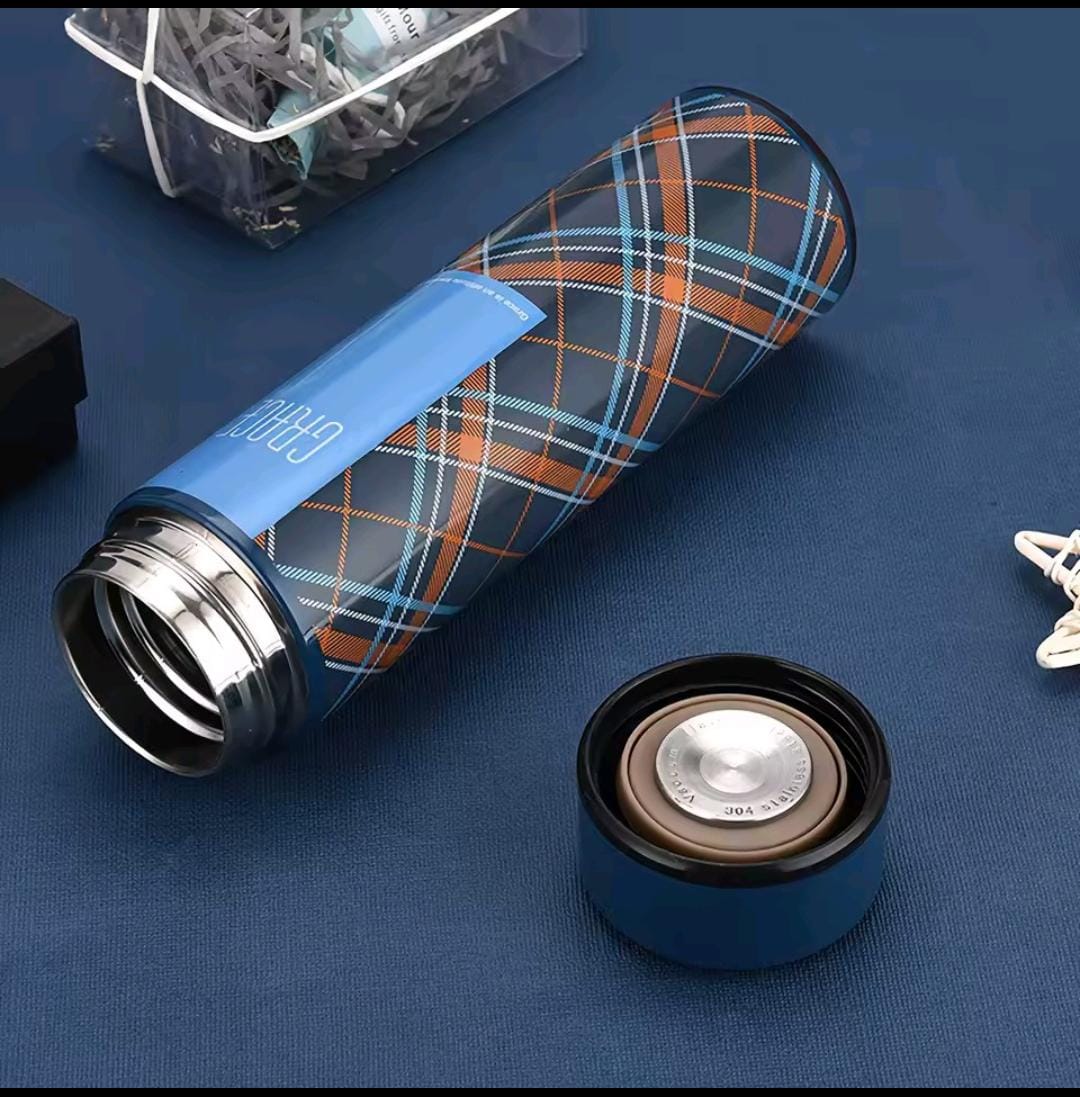 500ml Checked Design Smart Water Bottle with LED Temperature Display – New Stylish Thermos